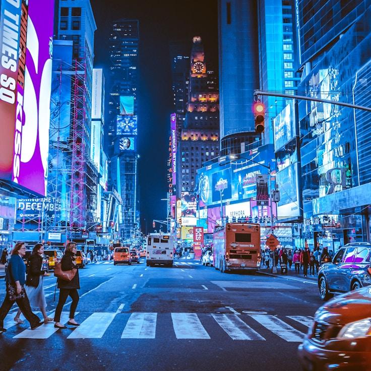 Parents evaluating schools in Germany